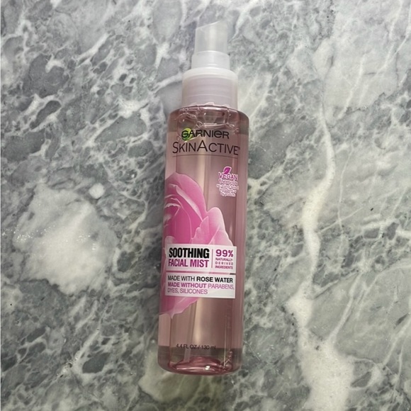 Garnier Skinactive Soothing Facial Mist - Picture 1 of 4